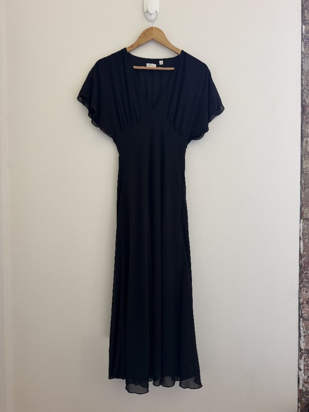 Aritzia Wilfred Terrace V-Neck Midi Dress Black Flutter Sleeve Size 4